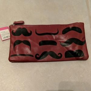 Mustache clutch